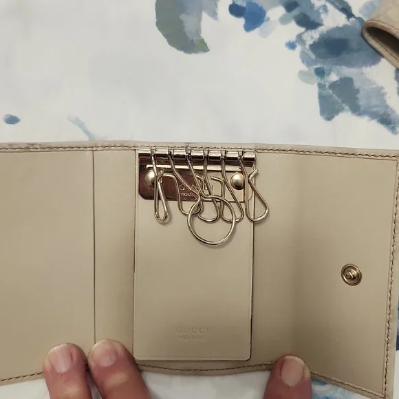 Gucci wallet key case set. Very good condition with very few callouts. - Picture 8 of 11